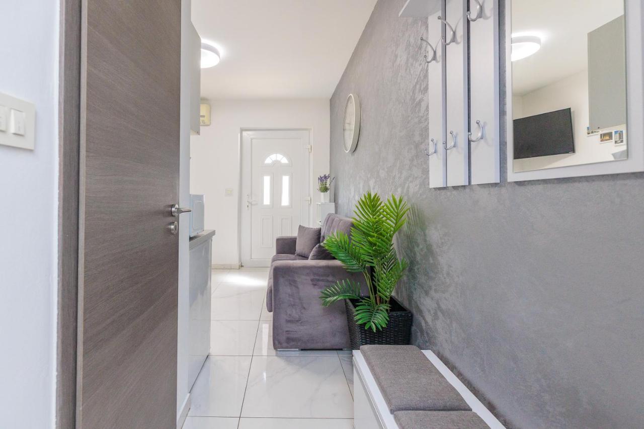 Apartment Ema 扎达尔 外观 照片
